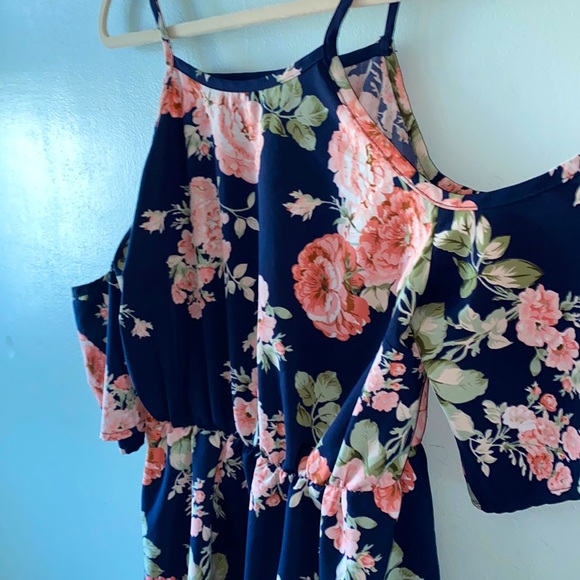 Floral Cold Shoulder Dress. Size XL - Picture 5 of 7